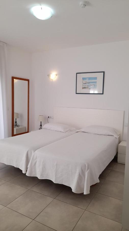 Sal Mar Suites Santa Eularia des Riu Exterior photo